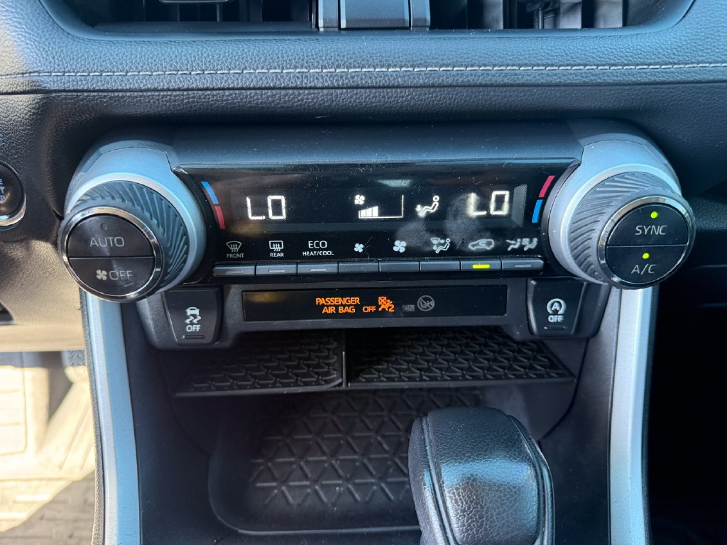 Used 2021 Toyota RAV4 XLE AWD/4WD image 28