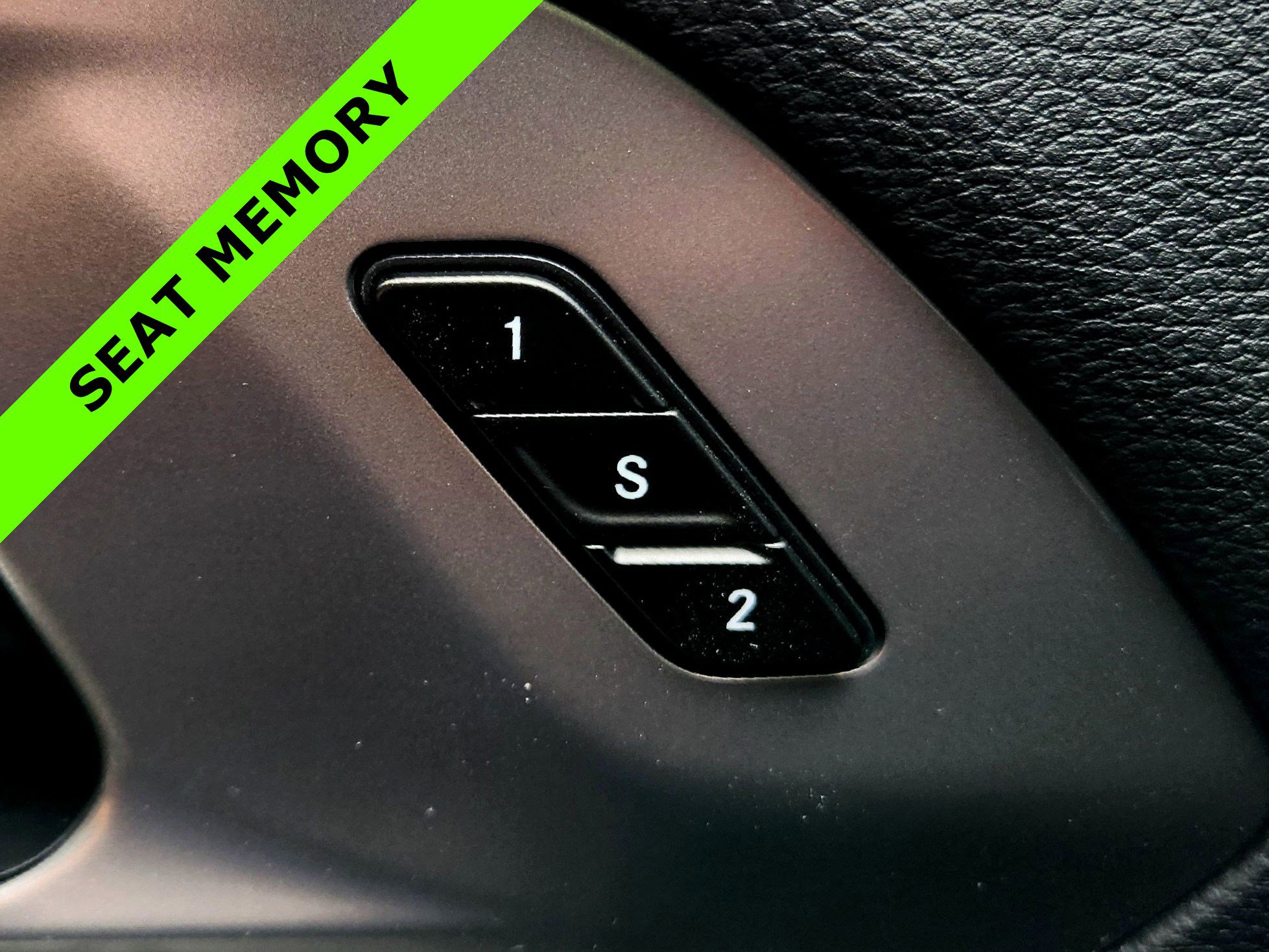 New 2025 Chrysler Pacifica Select w/ Uconnect Theater Family Group image 14