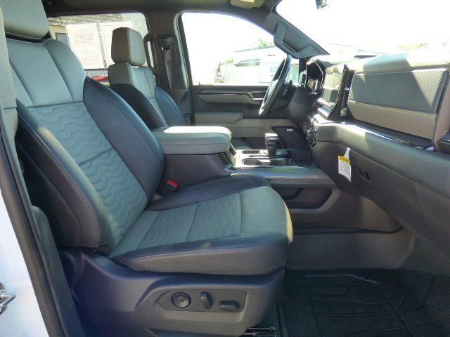 Used 2025 Chevrolet Silverado 1500 ZR2 w/ Technology Package image 13