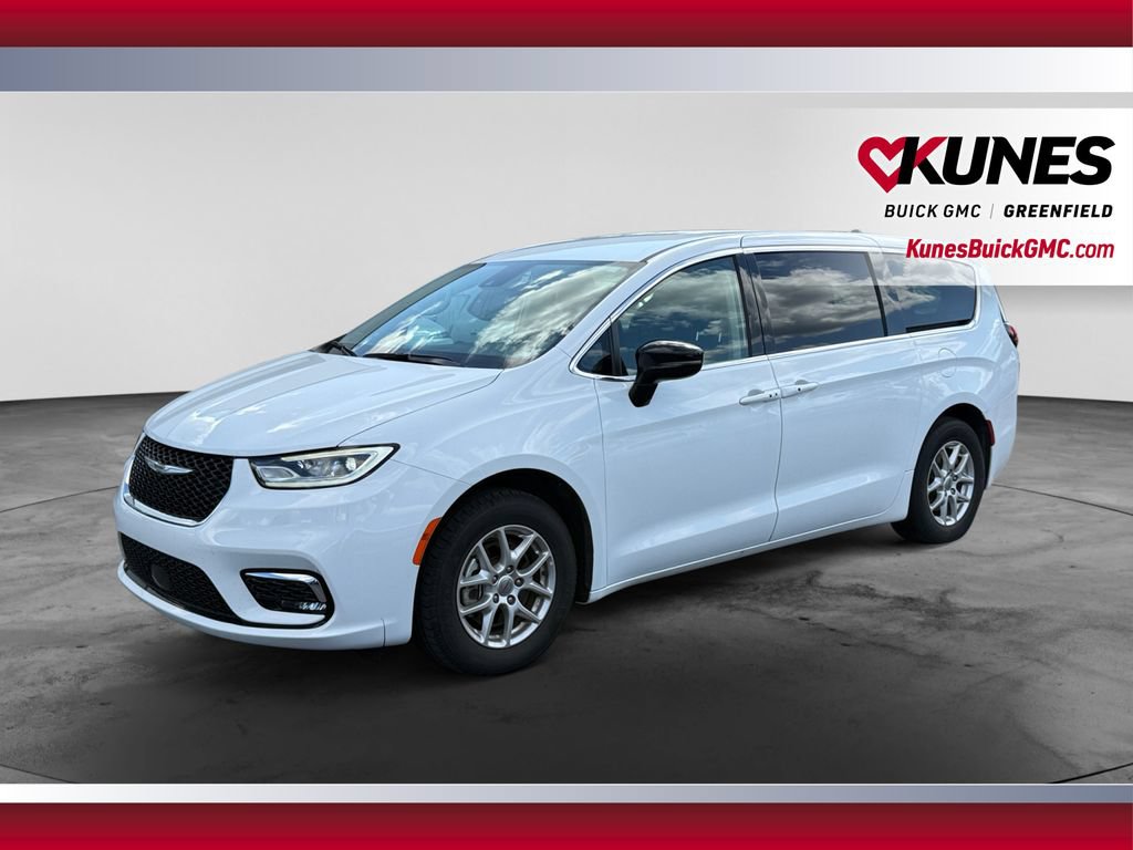Used 2024 Chrysler Pacifica Touring-L FWD image 5
