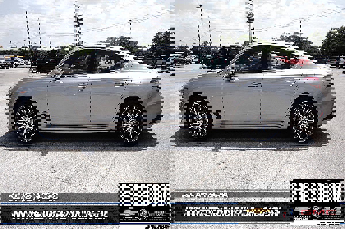 Used 2025 Genesis G70 2.5T image 4