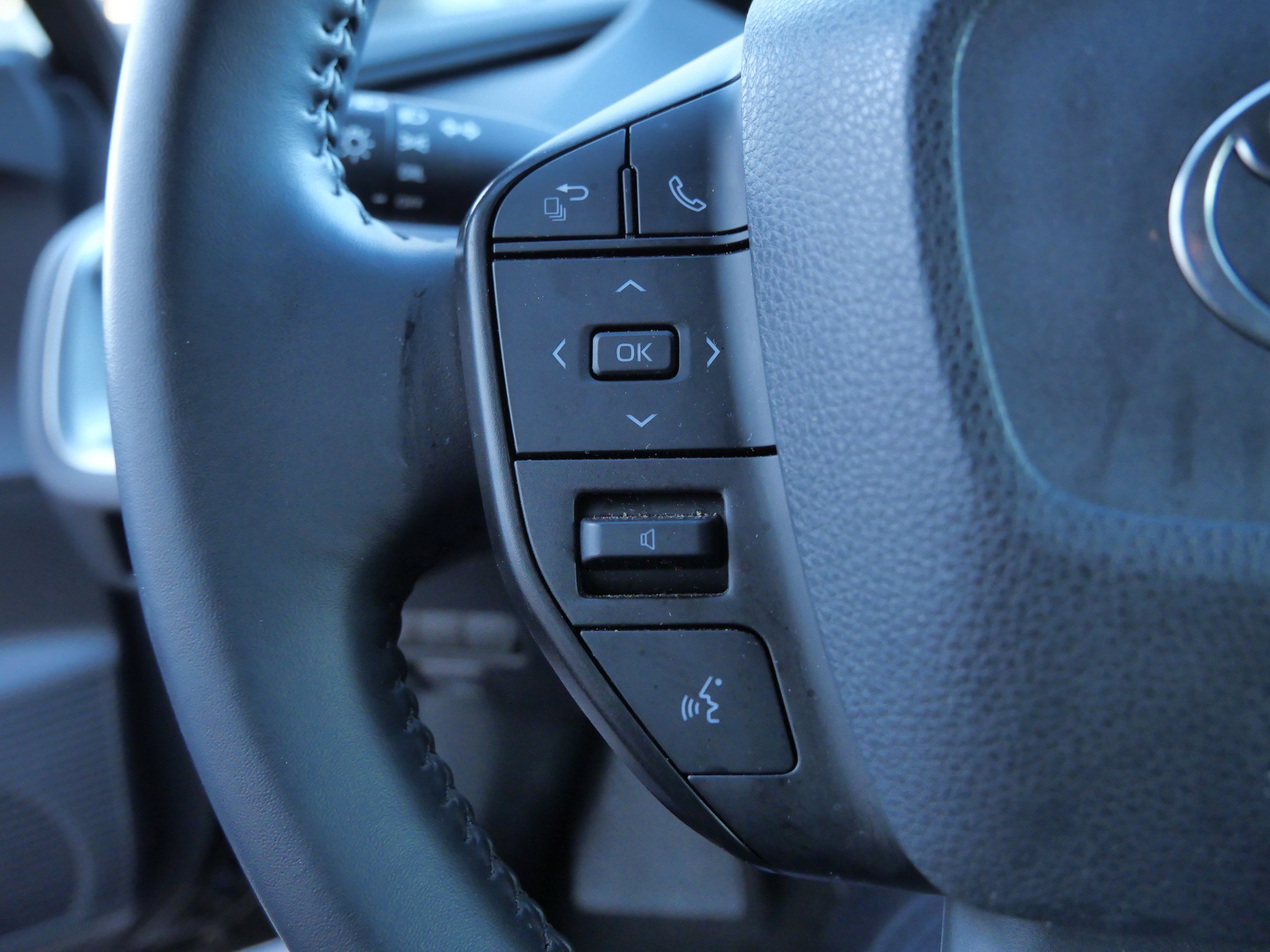 Used 2025 Toyota Prius image 28