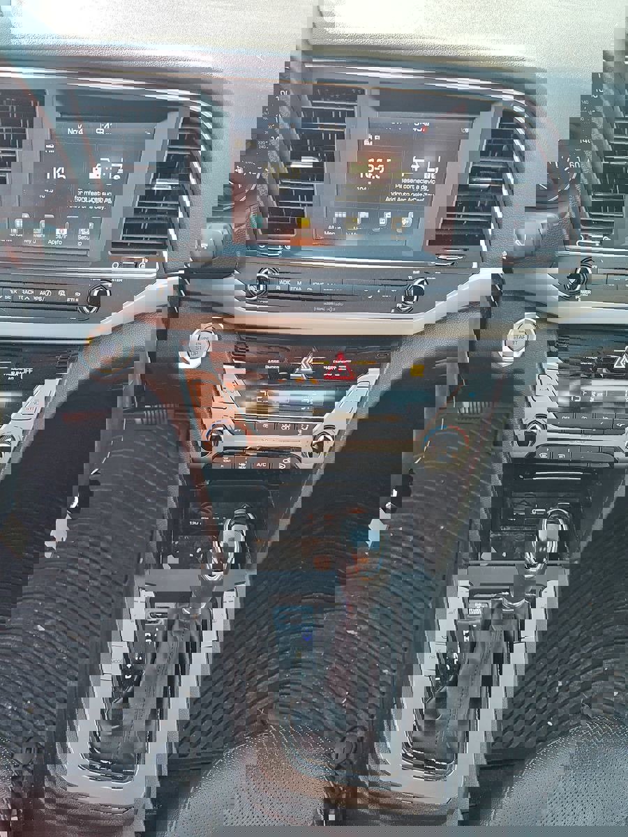 Used 2017 Hyundai Elantra Limited image 9