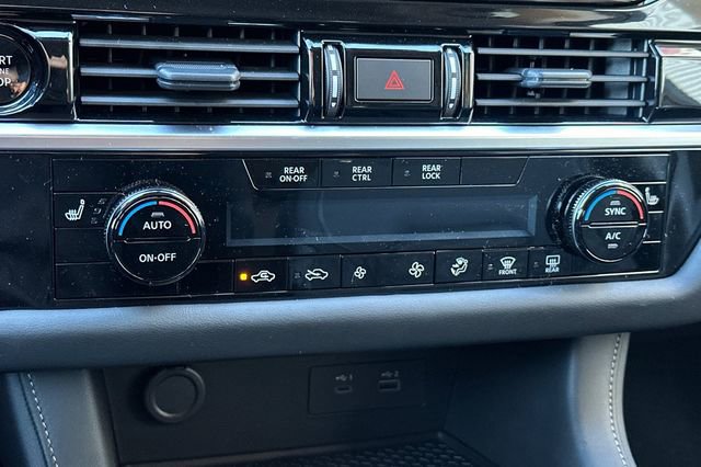 New 2025 Nissan Pathfinder SV w/ Black Appearance Package image 17