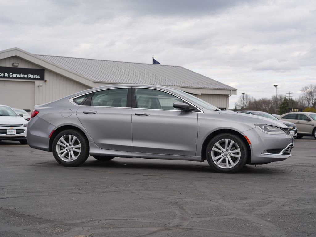 Used 2015 Chrysler 200 Limited FWD image 2