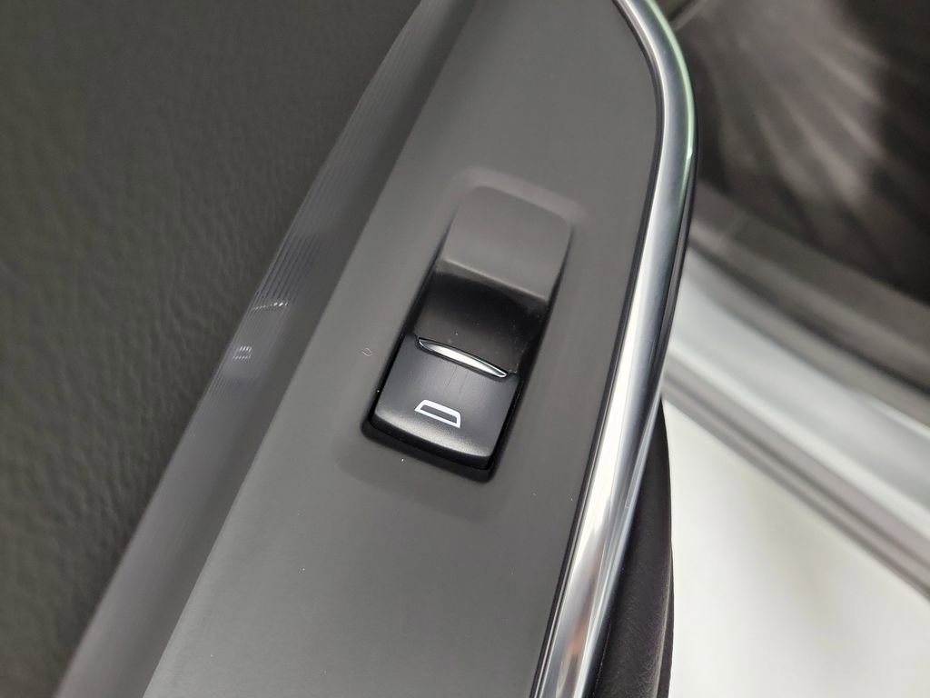 Certified 2025 Cadillac XT4 Premium Luxury image 14