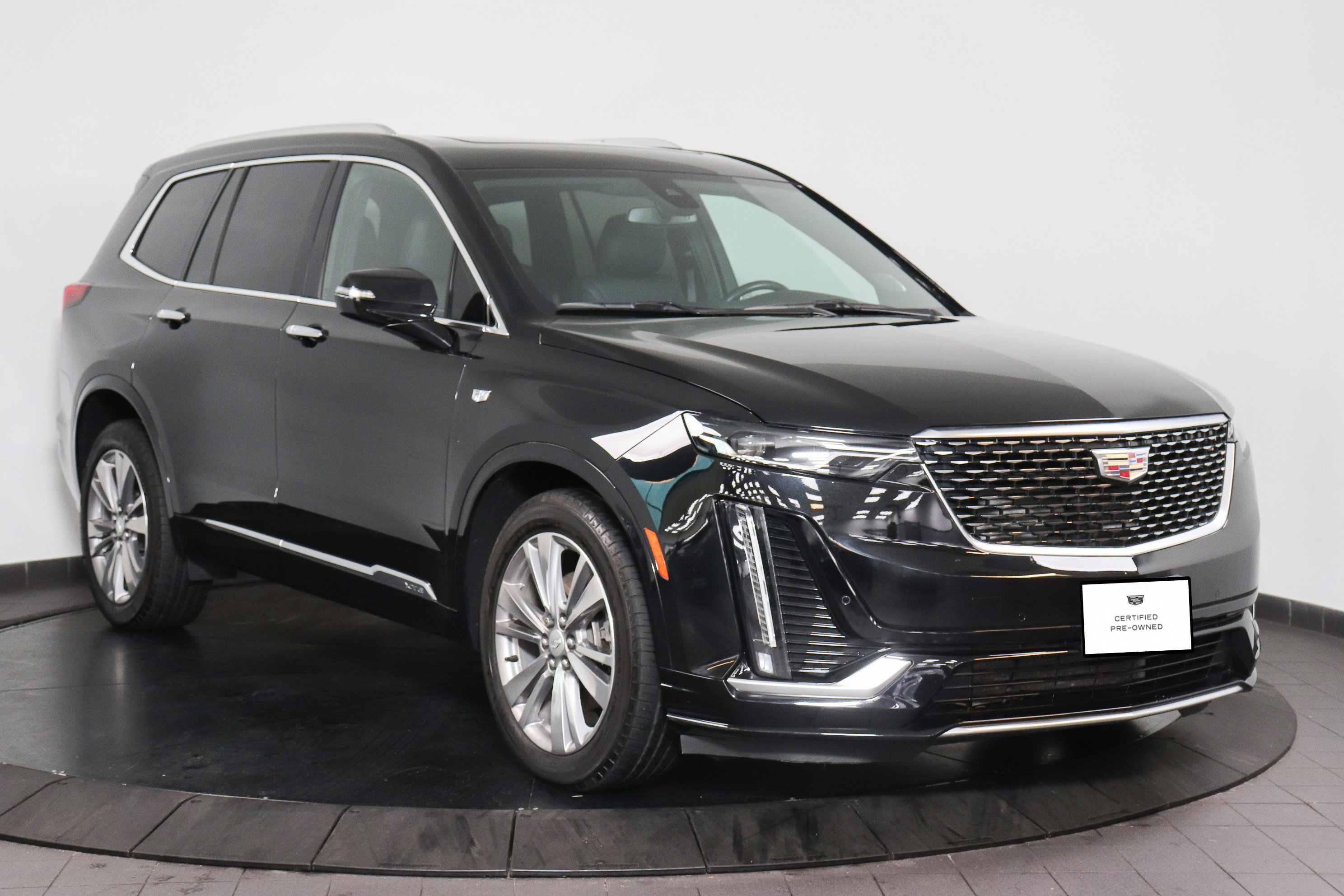 Used 2023 Cadillac XT6 Premium Luxury w/ LPO, Floor Liner Package AWD/4WD image 9