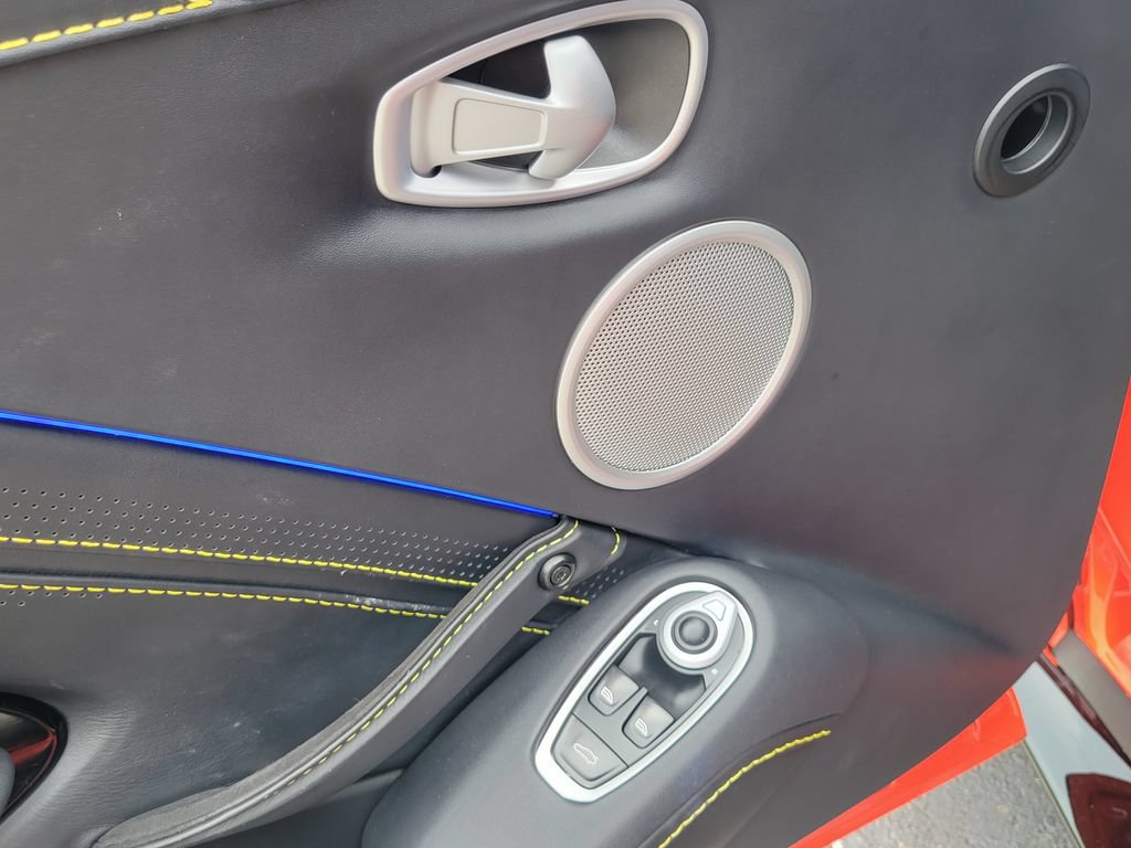 Used 2023 Aston Martin V8 Vantage Coupe RWD image 13