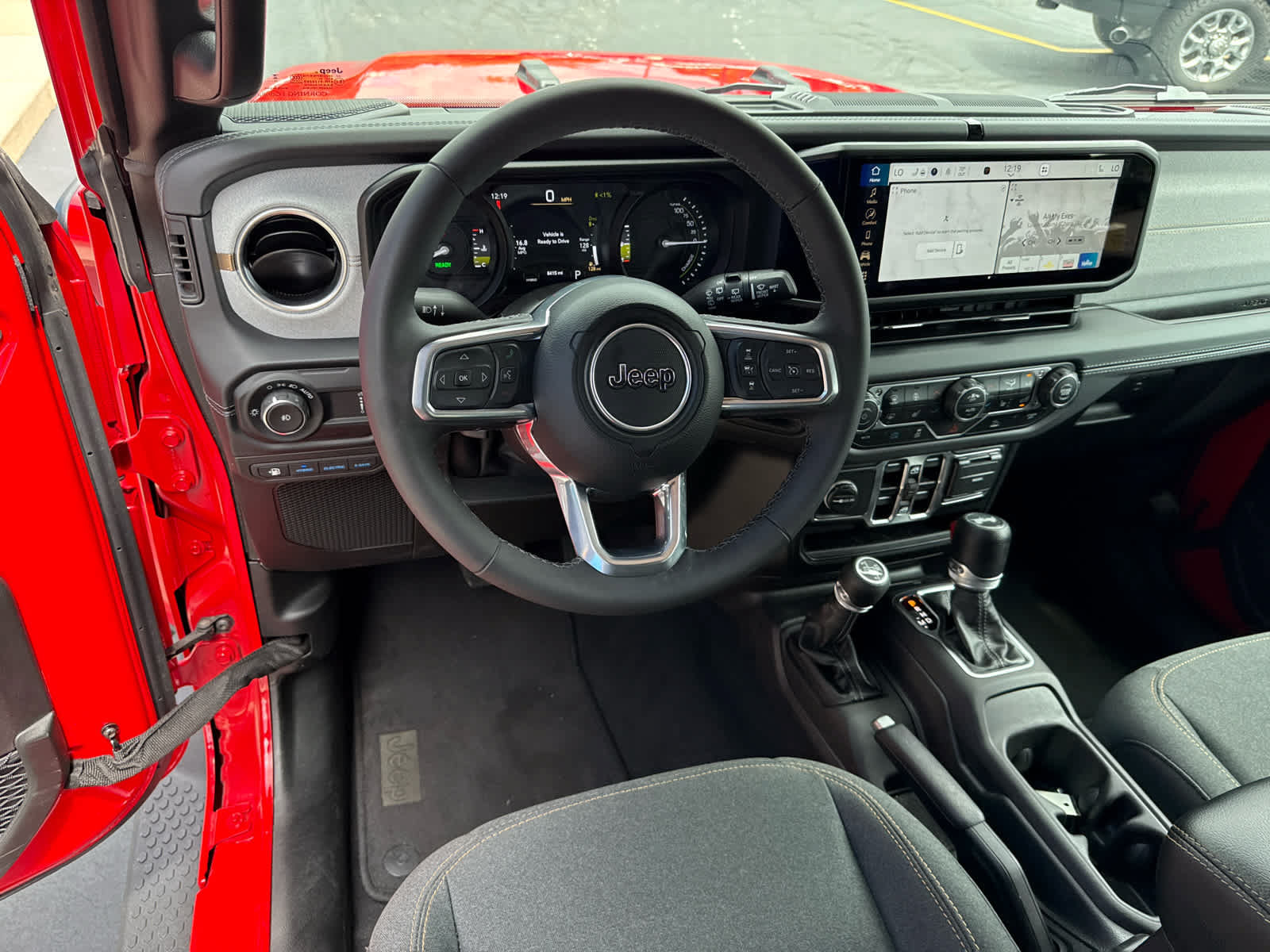Used 2025 Jeep Wrangler Unlimited Sahara AWD/4WD image 5