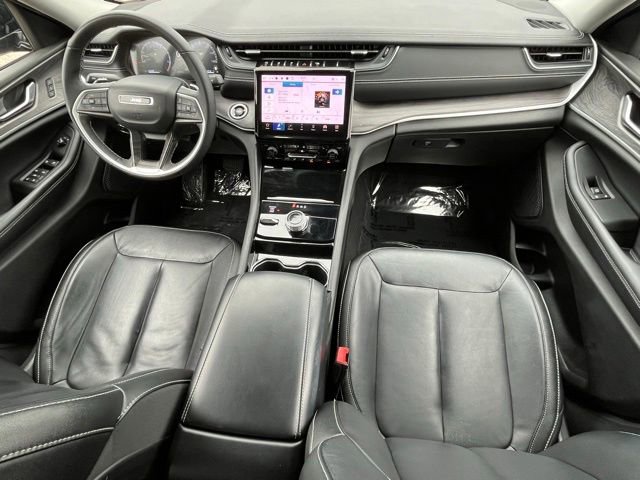 Used 2023 Jeep Grand Cherokee Limited w/ Black Appearance Package AWD/4WD image 30