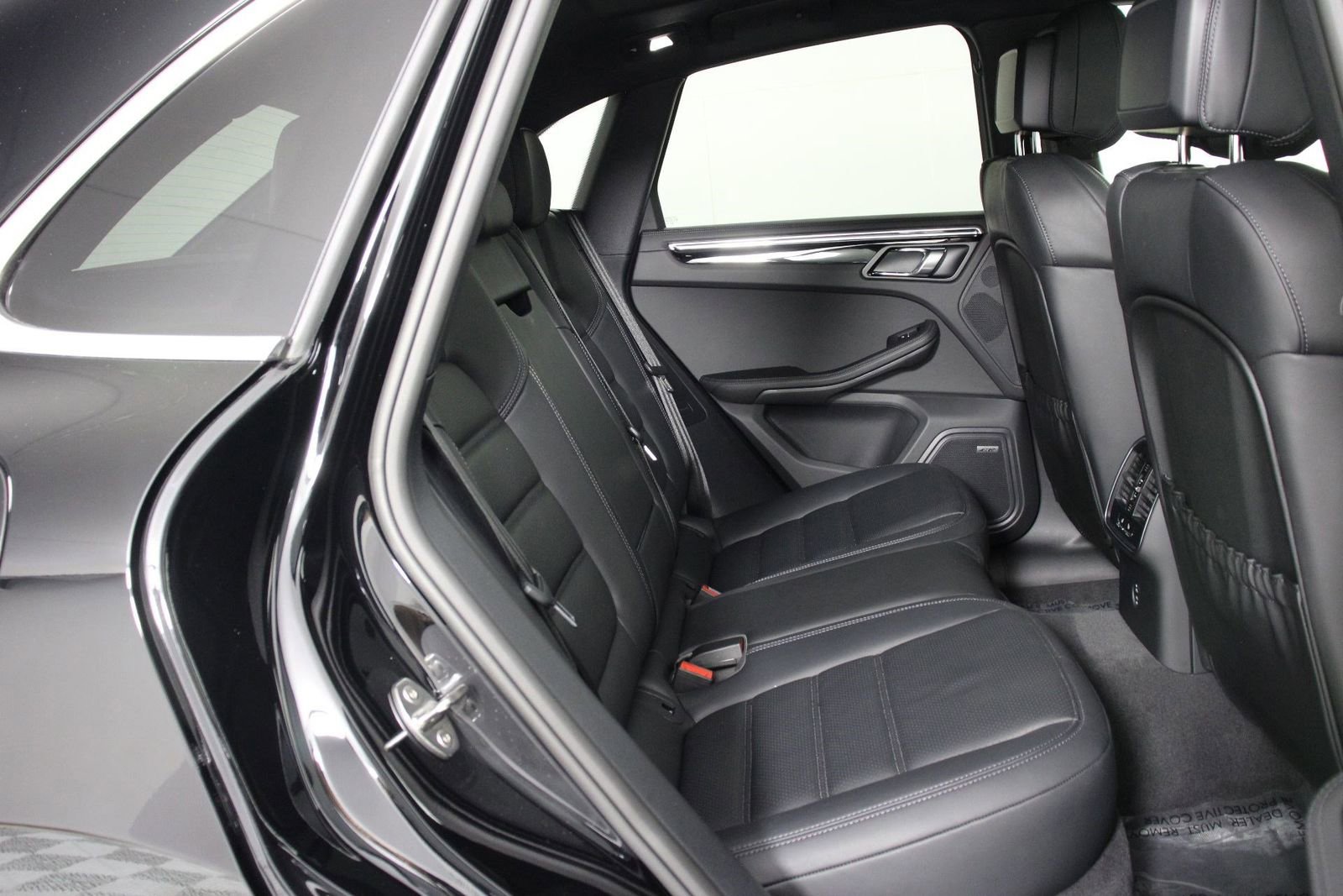 Certified 2025 Porsche Macan S image 32