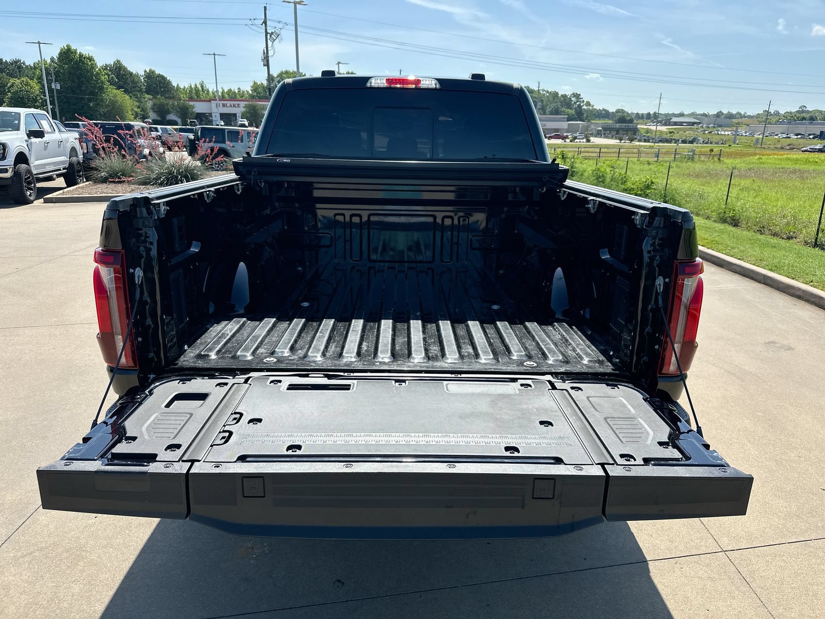 Used 2025 Ford F150 Lariat w/ Equipment Group 502A High AWD/4WD image 26
