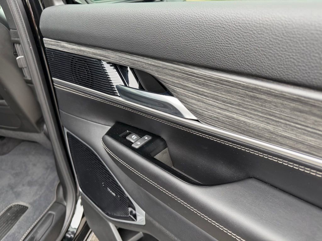 Used 2024 Jeep Wagoneer Series III w/ Premium Group I AWD/4WD image 39