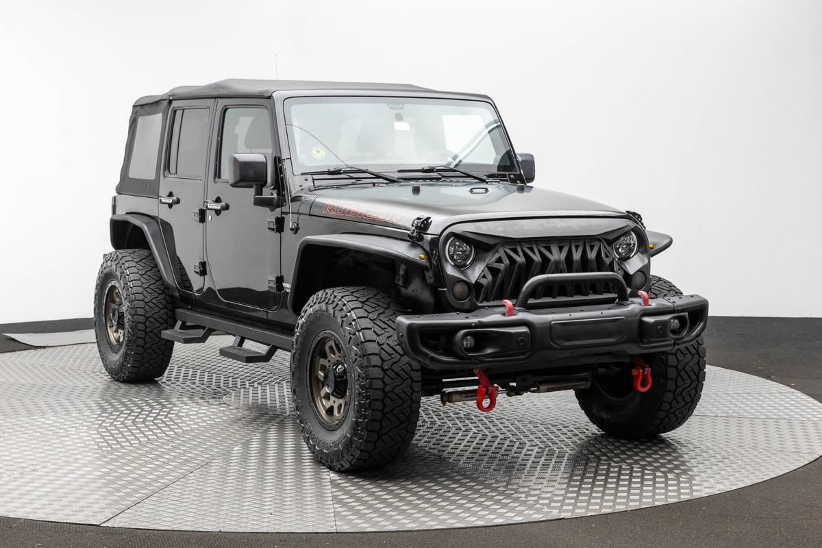 Used 2012 Jeep Wrangler Unlimited Rubicon w/ Dual Top Group AWD/4WD image 4