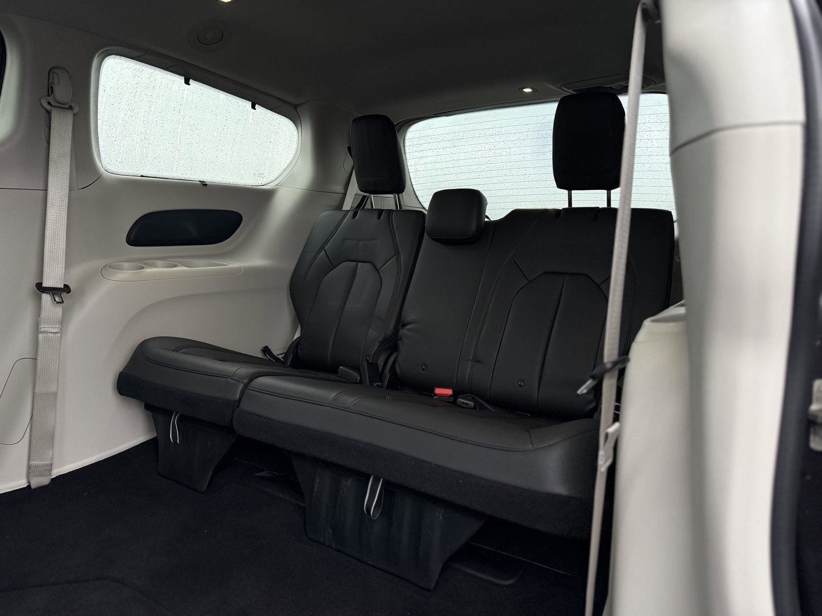 Used 2017 Chrysler Pacifica Touring-L w/ Tire & Wheel Group image 12