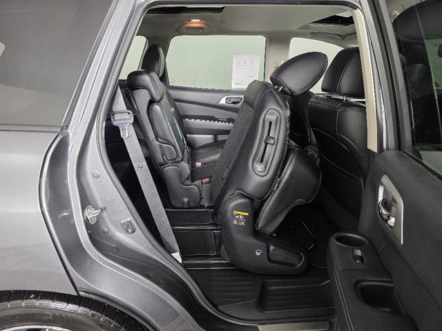 Used 2018 Nissan Pathfinder Platinum AWD/4WD image 18