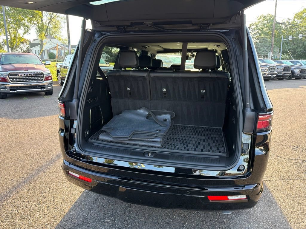 Certified 2025 Jeep Wagoneer Series II w/ Convenience Group I AWD/4WD image 21