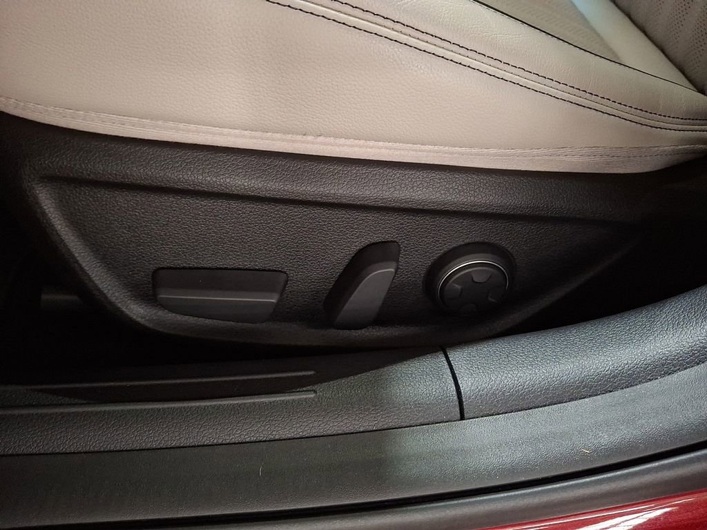 Used 2023 Genesis G70 3.3T image 11