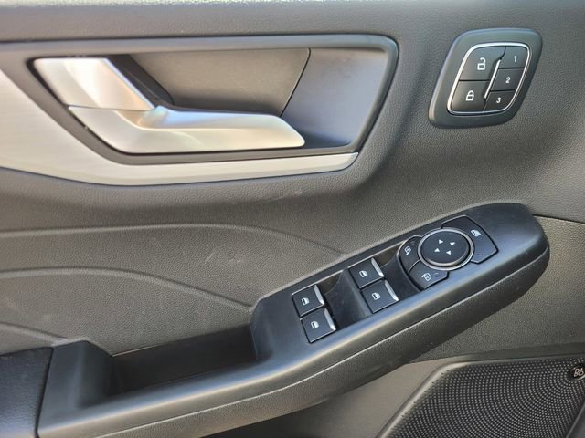New 2025 Ford Escape SE w/ PHEV Premium Package FWD image 15