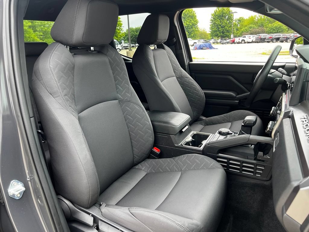 Used 2025 Toyota Tacoma SR5 AWD/4WD image 34