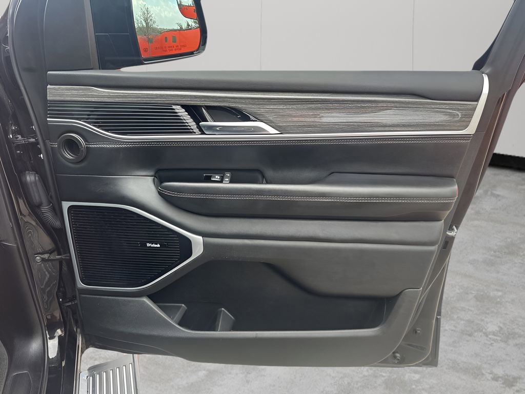 Used 2022 Jeep Wagoneer Series III w/ Premium Group I image 13