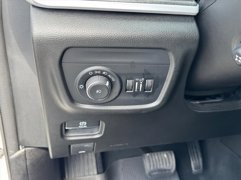 Used 2024 Jeep Grand Cherokee Limited w/ Luxury Tech Group II AWD/4WD image 18