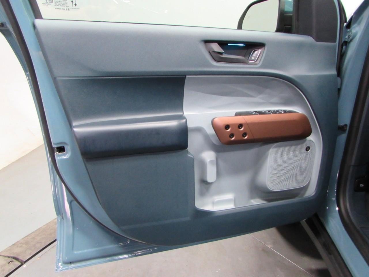 Used 2022 Ford Maverick Lariat w/ Lariat Luxury Package image 12