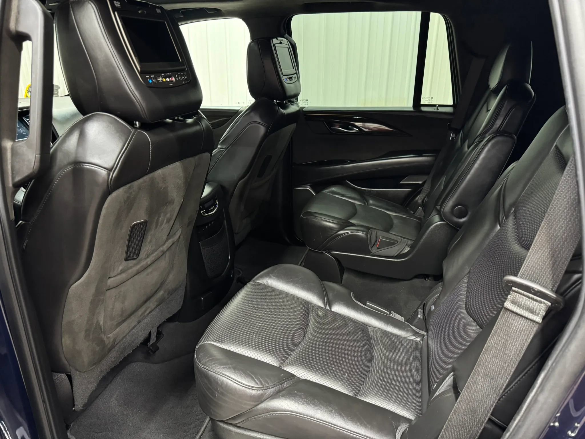 Used 2018 Cadillac Escalade Platinum AWD/4WD image 11