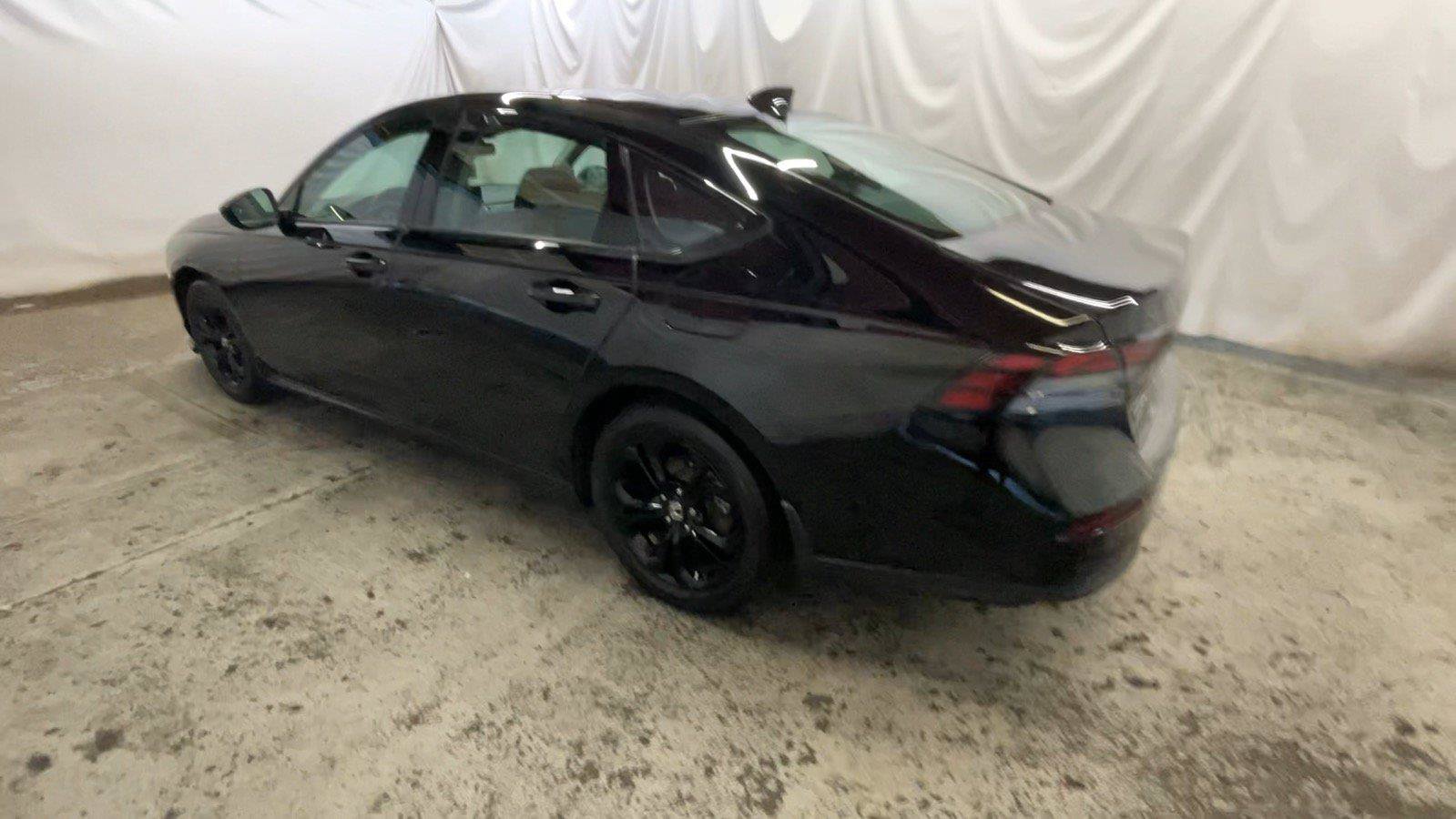 Used 2025 Honda Accord SE image 10