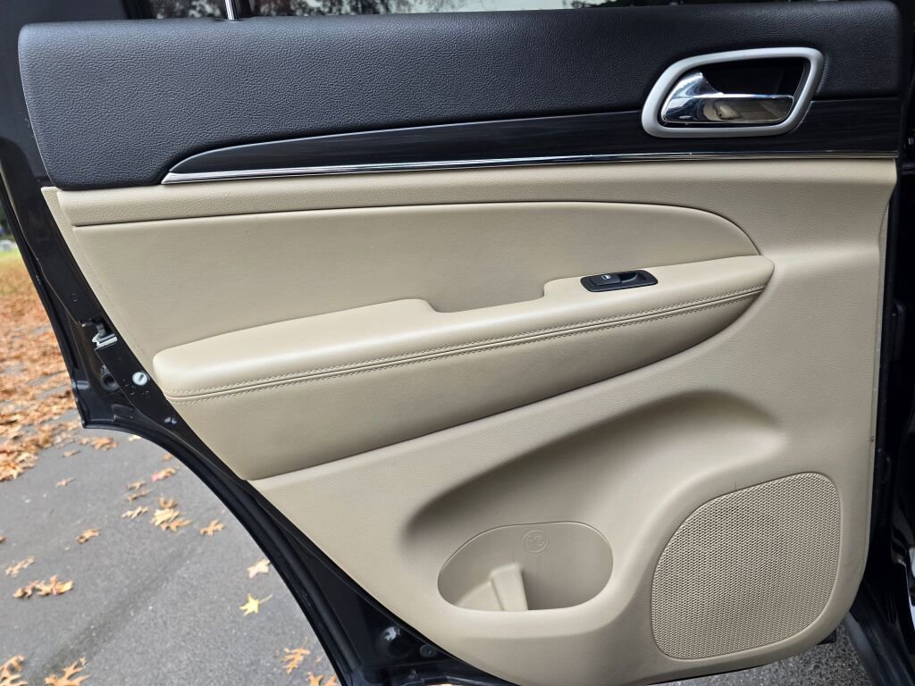 Used 2020 Jeep Grand Cherokee Limited w/ Luxury Group II image 22