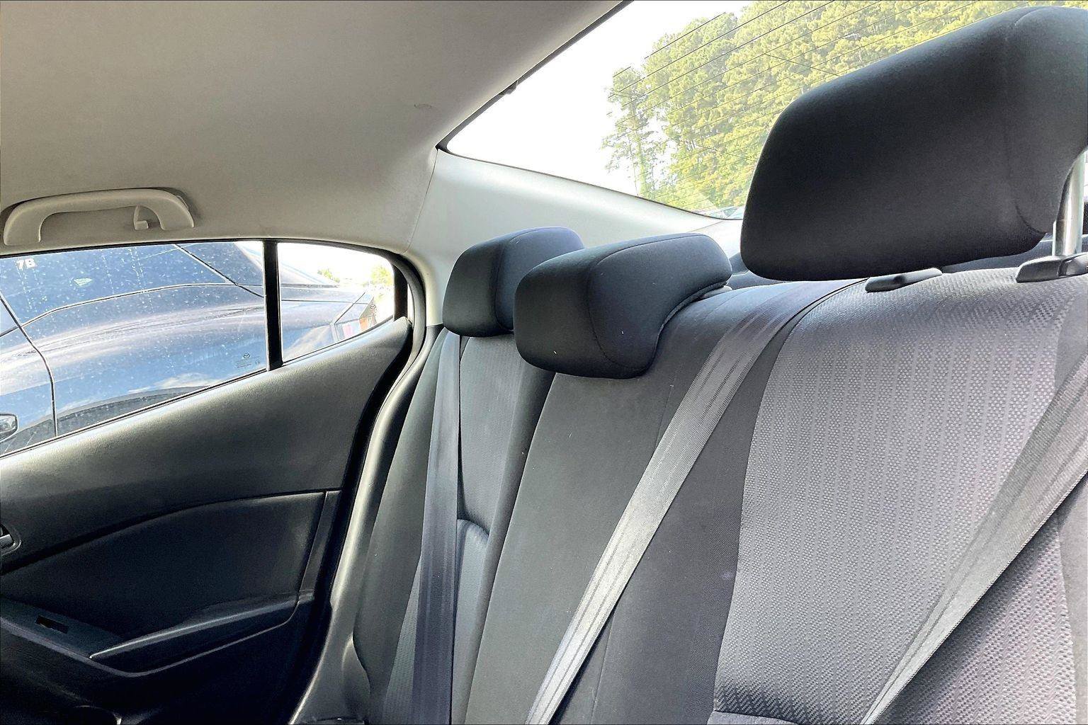 Used 2015 MAZDA MAZDA3 i Sport FWD image 5