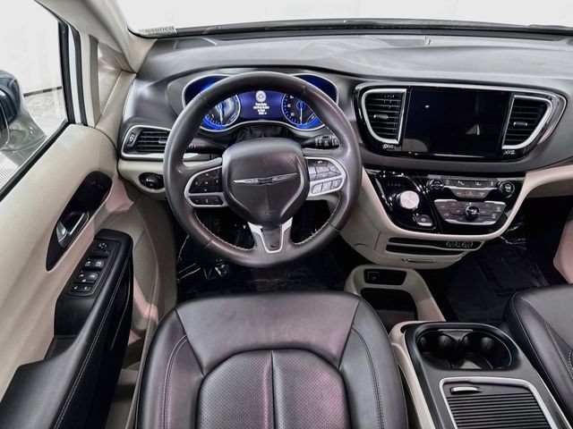 Used 2024 Chrysler Pacifica Touring-L FWD image 21