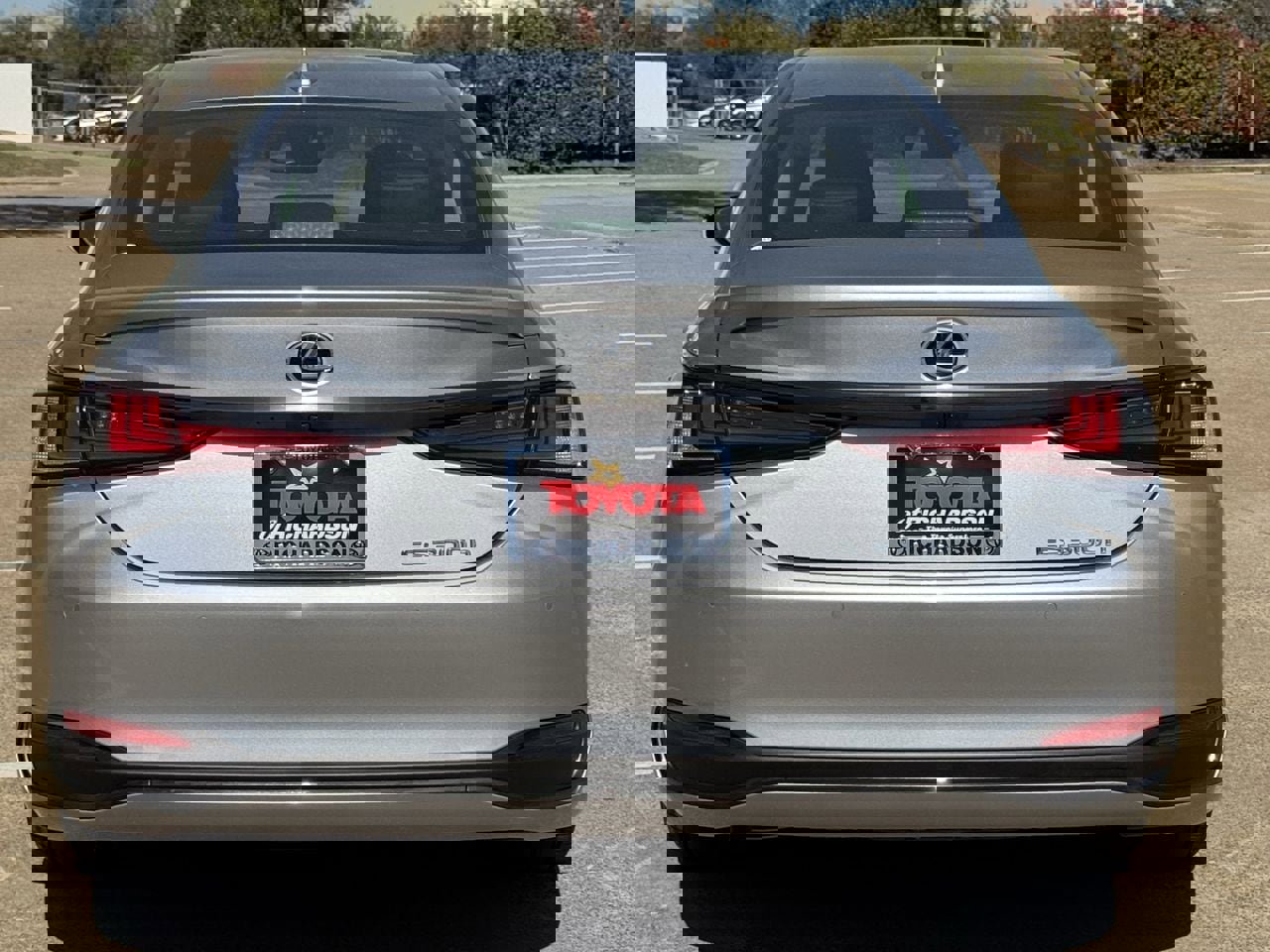 Used 2025 Lexus ES 300h F Sport w/ Accessory Package (Z2) image 5