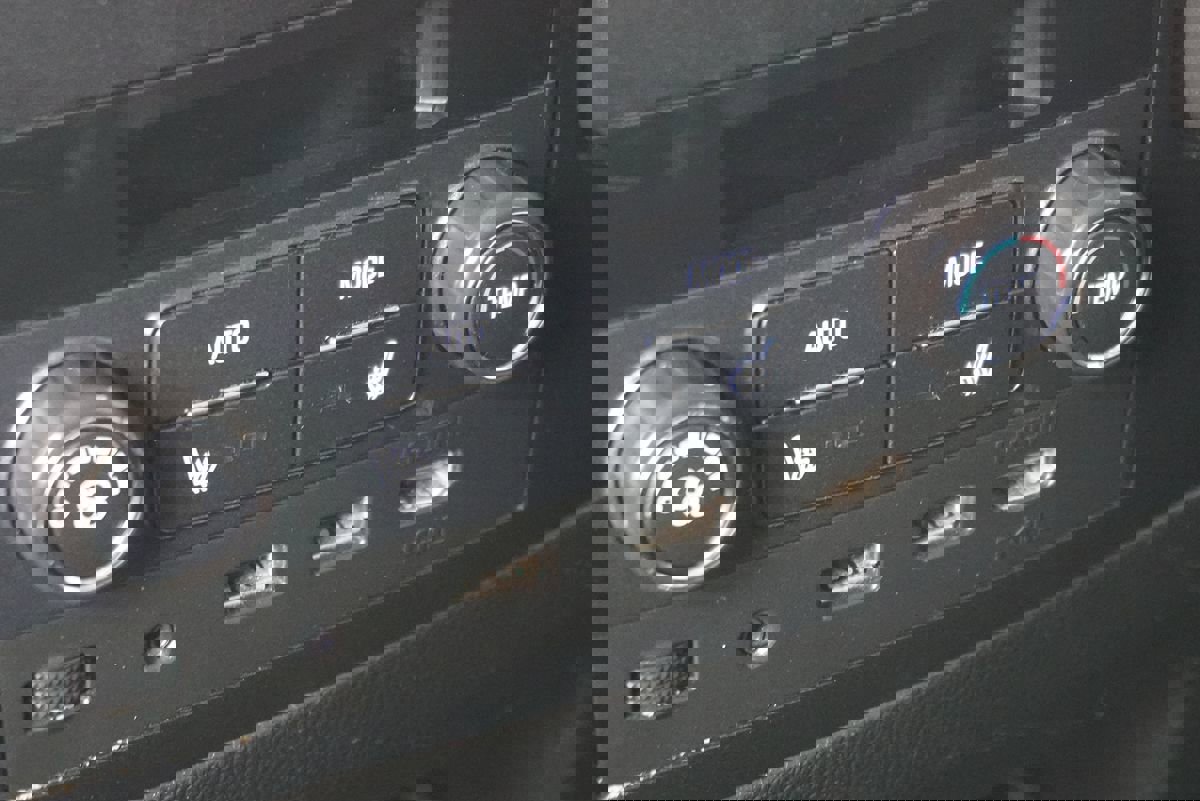 Used 2017 GMC Yukon XL SLT w/ Open Road Package image 27