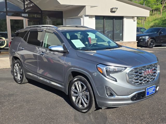 Used 2020 GMC Terrain Denali w/ Denali Premium Package AWD/4WD image 3
