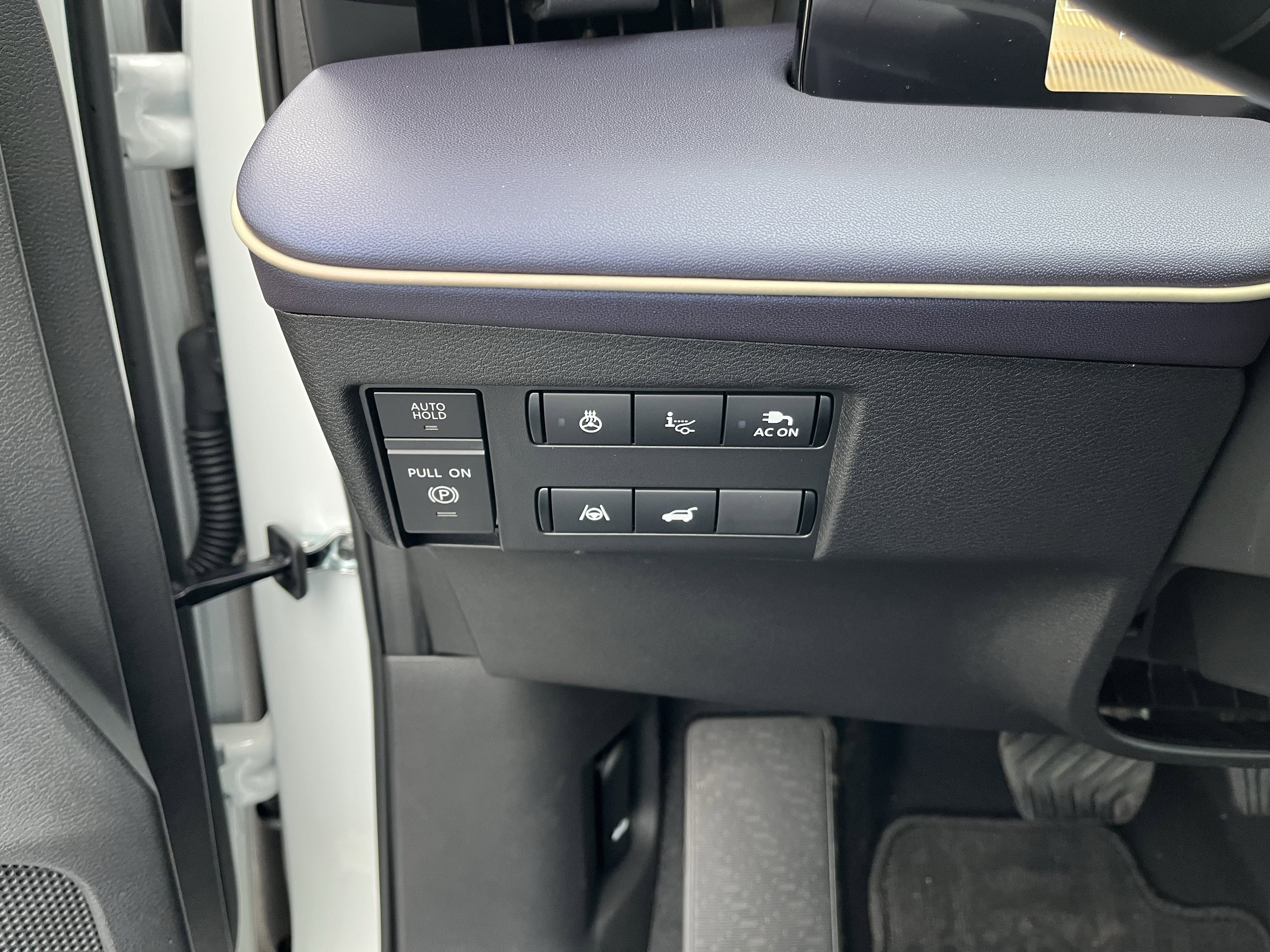 New 2026 Nissan Leaf Platinum+ w/ Cargo Package (Platinum+) image 14