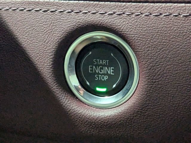 Used 2025 Cadillac Escalade Sport w/ LPO, ONYX Package RWD image 25