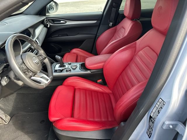 Used 2024 Alfa Romeo Stelvio Ti w/ Performance Driving Package AWD/4WD image 16