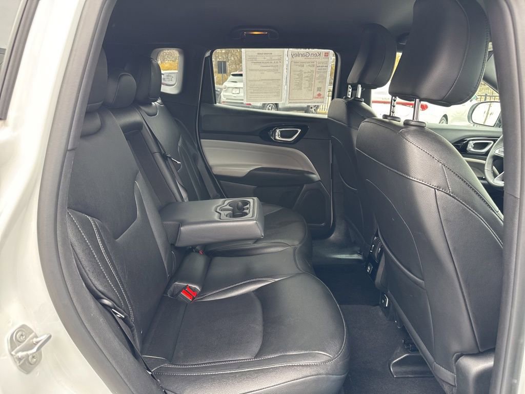 Used 2025 Jeep Compass Limited AWD/4WD image 23