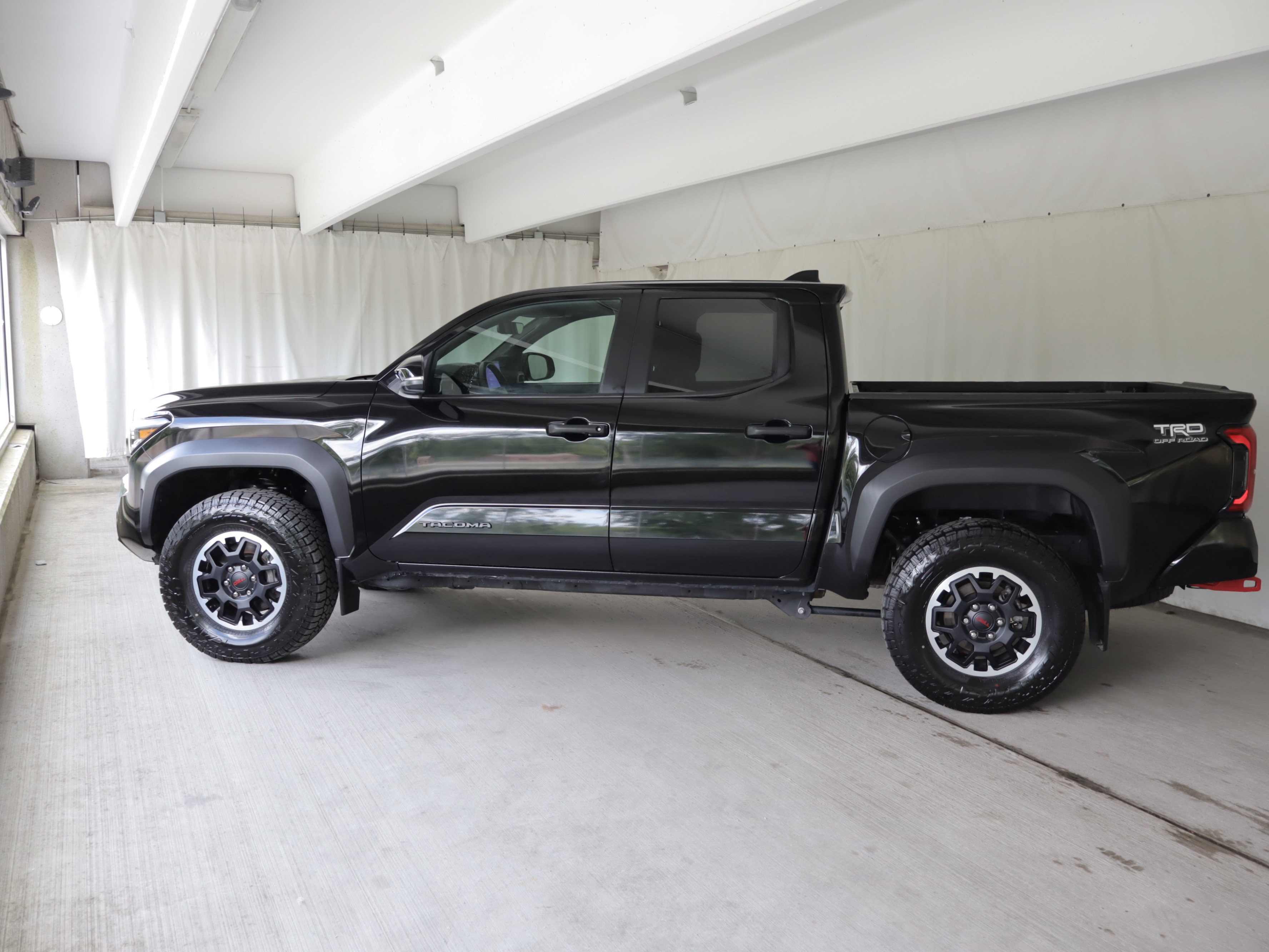 Used 2024 Toyota Tacoma TRD Off-Road w/ TRD Off Road Upgrade Package AWD/4WD image 21