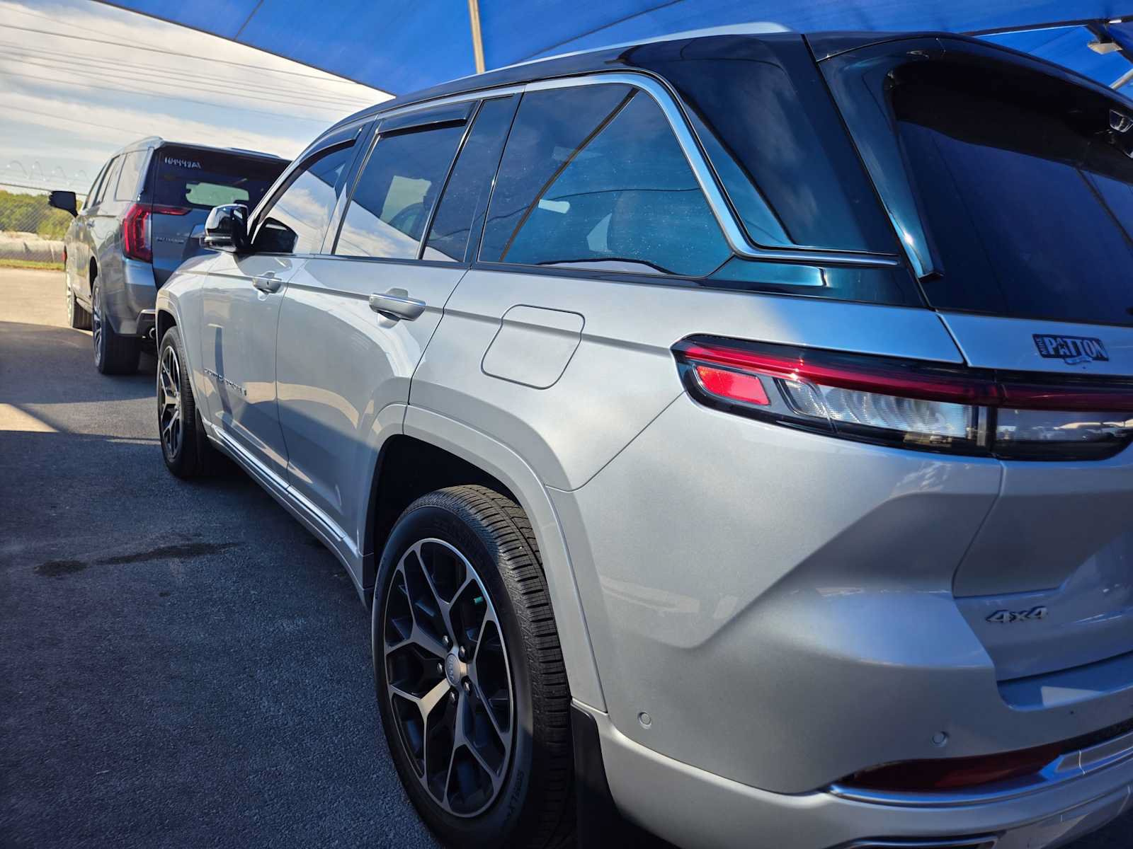 Used 2023 Jeep Grand Cherokee Summit AWD/4WD image 3