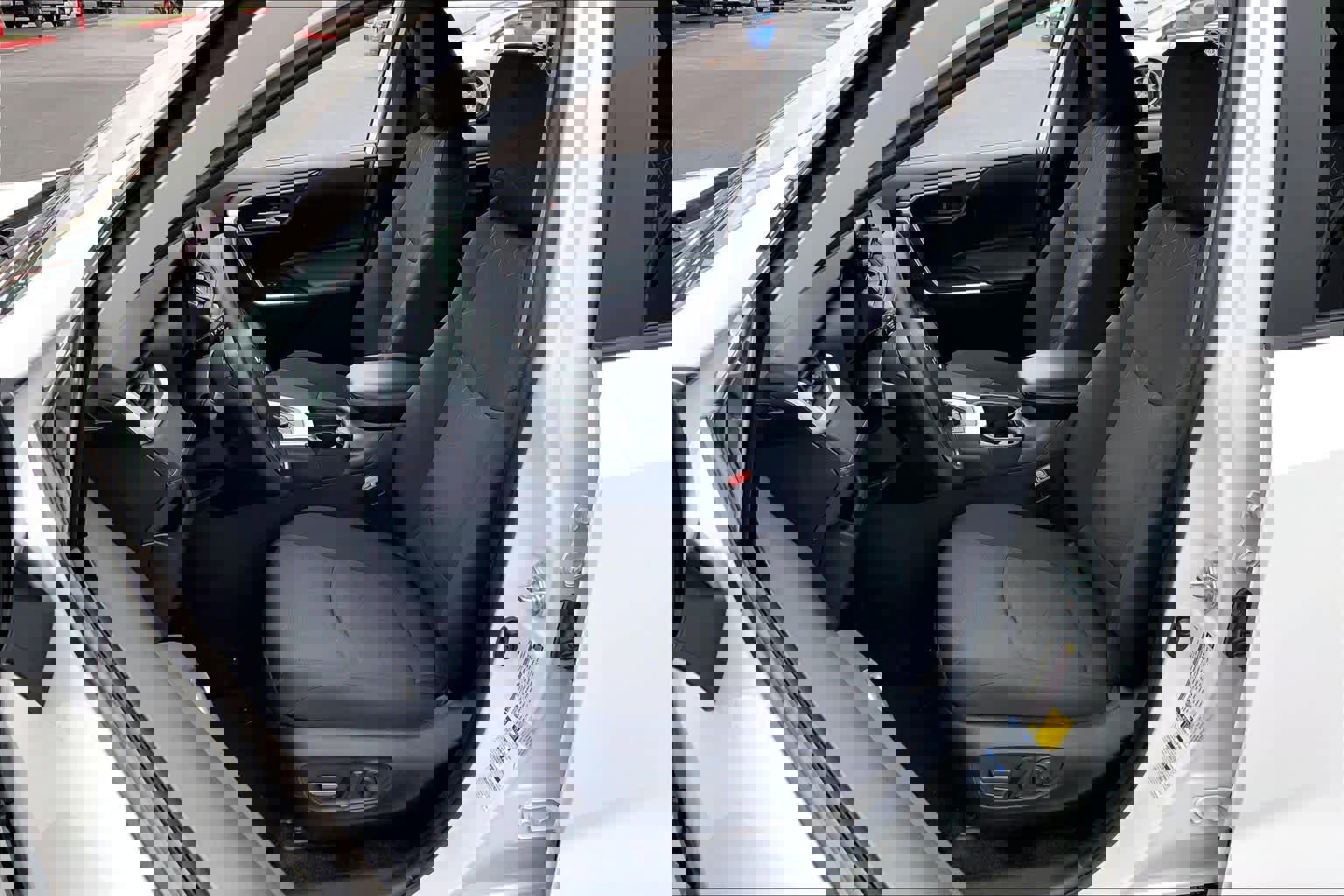 Used 2021 Toyota RAV4 XLE w/ Convenience Package AWD/4WD image 8