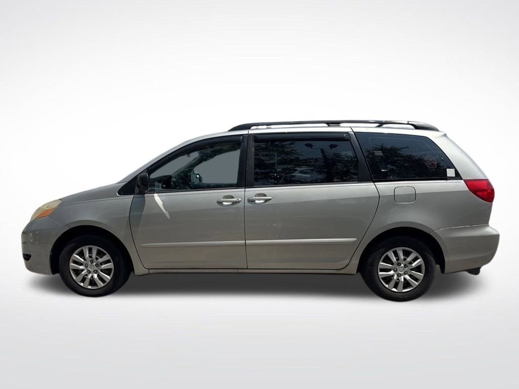 Used 2009 Toyota Sienna CE FWD image 4