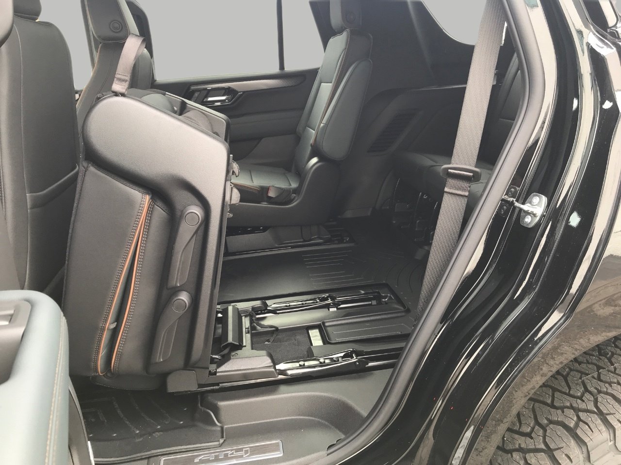 New 2026 GMC Yukon AT4 w/ AT4 Premium Package AWD/4WD image 32