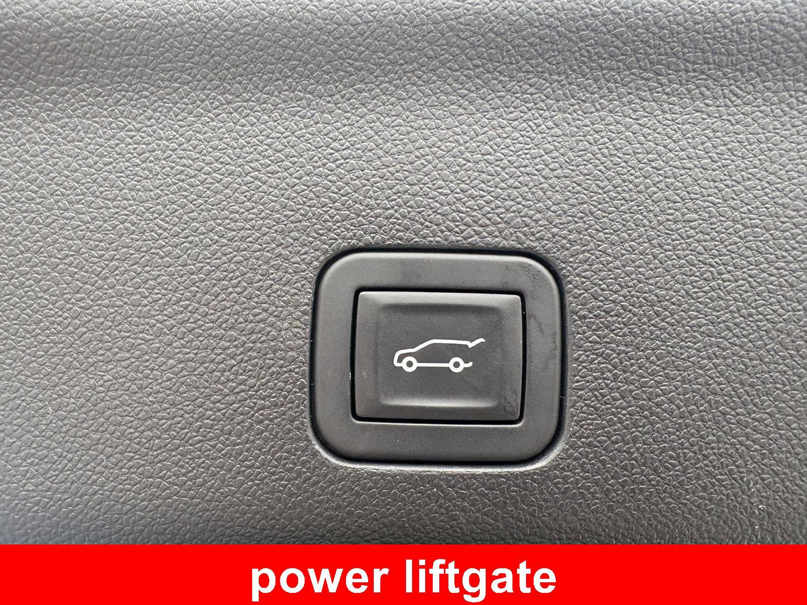 Used 2025 GMC Yukon Denali image 7