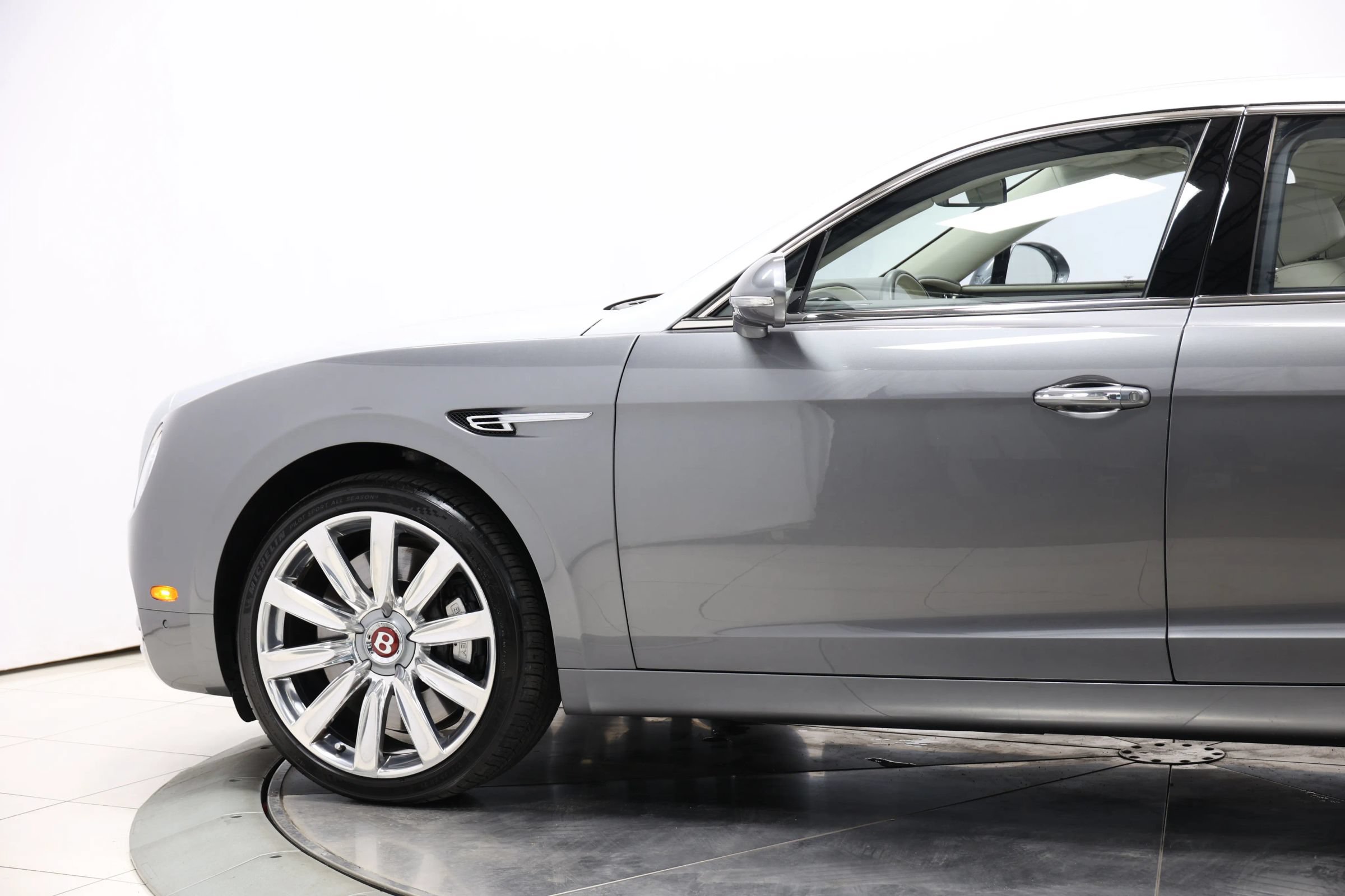 Used 2018 Bentley Flying Spur V8 AWD/4WD image 9