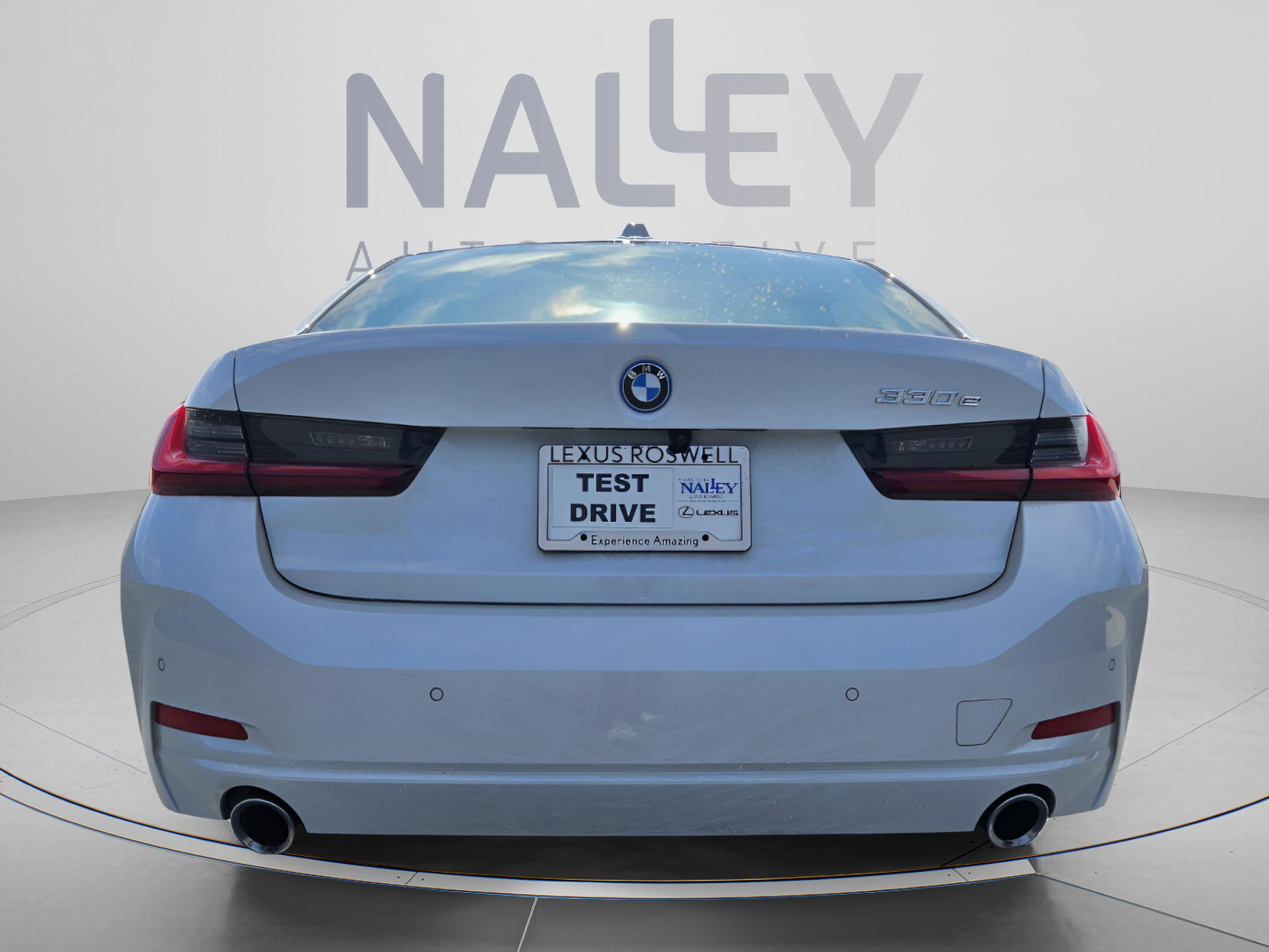 Used 2023 BMW 330e w/ Driving Assistance Package RWD image 4