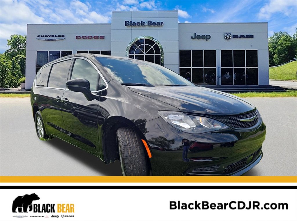 New 2025 Chrysler Voyager LX