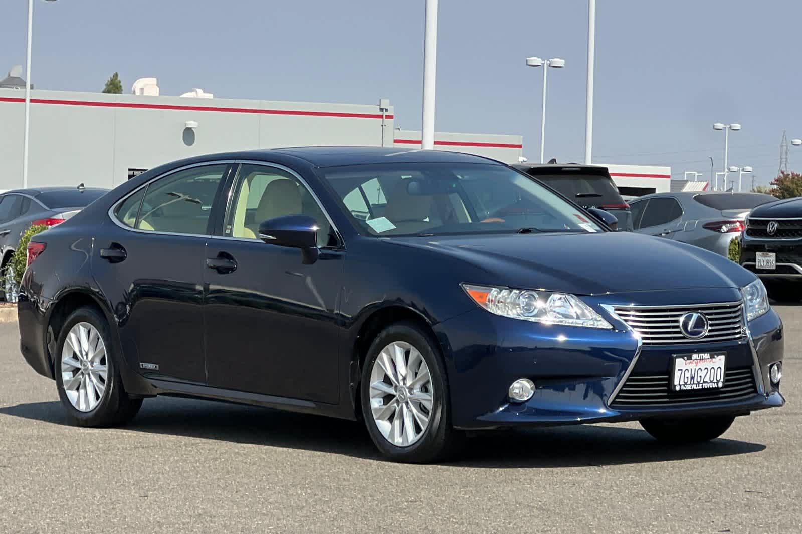 Used 2014 Lexus ES 300h w/ Premium Package w/Bamboo Trim FWD image 5