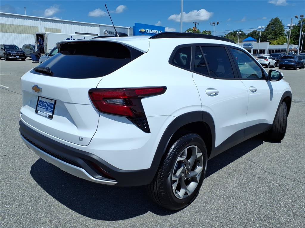 New 2026 Chevrolet Trax LT FWD image 4